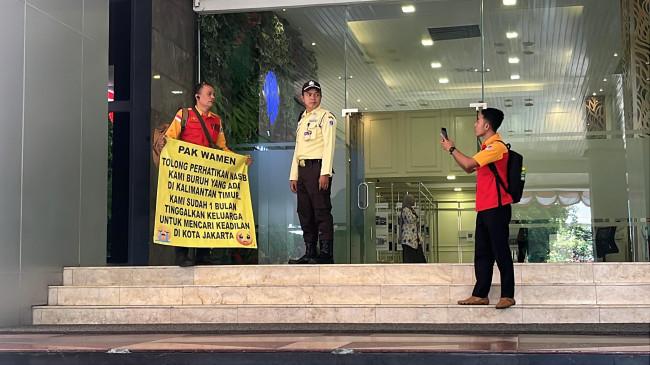 Dua-orang-buruh-dari-Kalimantan-Timur.jpg