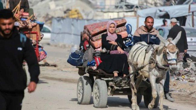 Warga Palestina Mengungsi dari Gaza City saat Israel Melancarkan Serangan