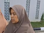 Aisah-saksi-mata-sekaligus-ibu-korban-SF-acara-makan-gratis-pernikahan-anak-Dedi-Mulyadi-Garut.jpg