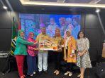 FOTO-BERSAMA-Ketua-Umum-Pengurus-Pusat-Ikatan-Notaris-Indonesia-INI-Dr-H-Irfan-Ardiansyah.jpg